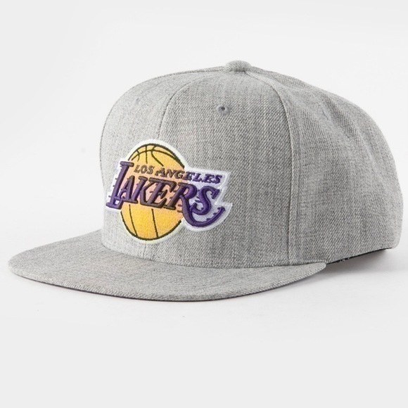 NWT. MITCHELL & NESS LA Lakers Snapback Hat - Picture 1 of 8